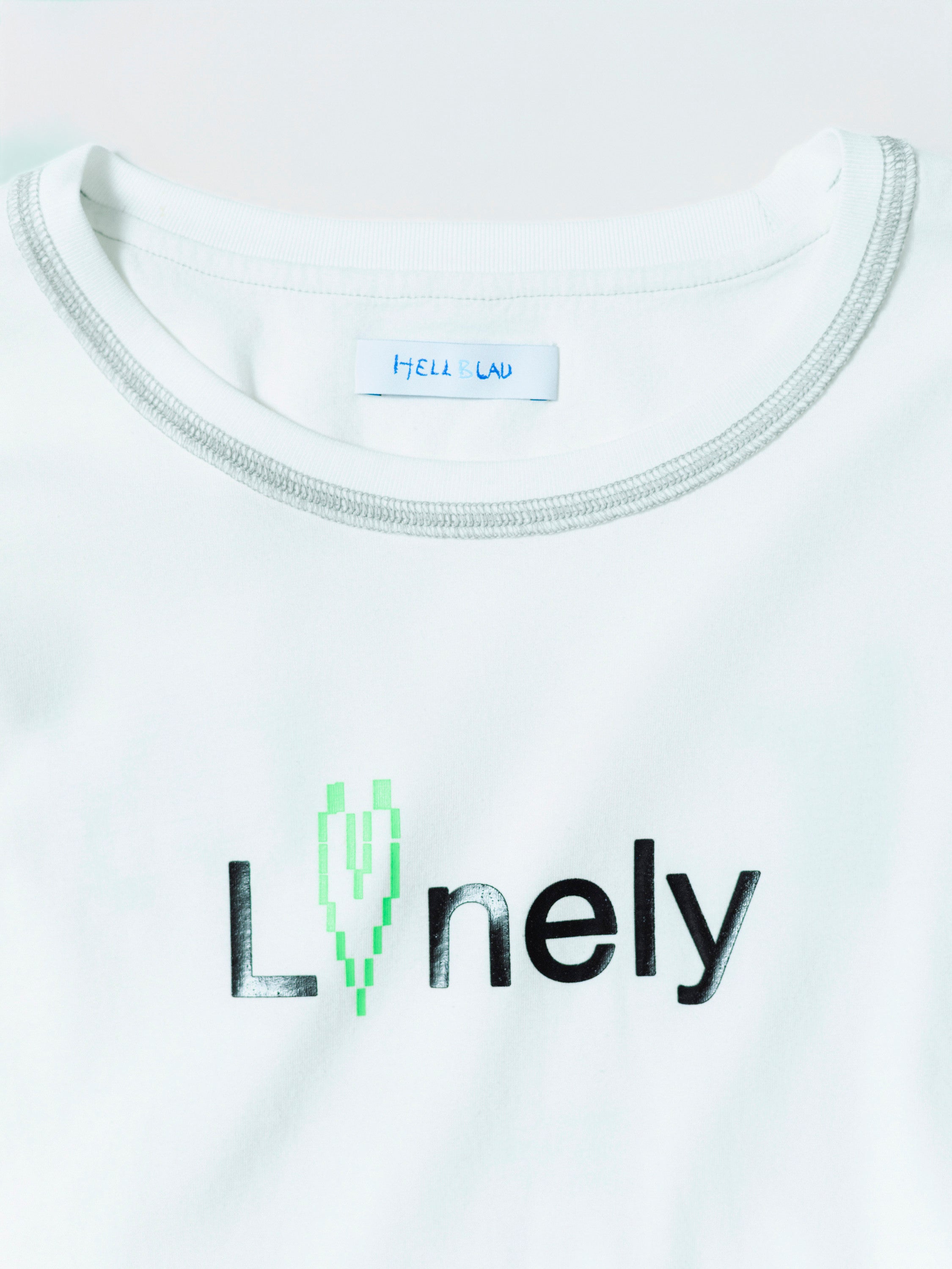 HELL BLAU ヘルブラウ L♡nely Tシャツ（WHITE） L♡nely Tシャツ（WHITE） – HELL BLAU